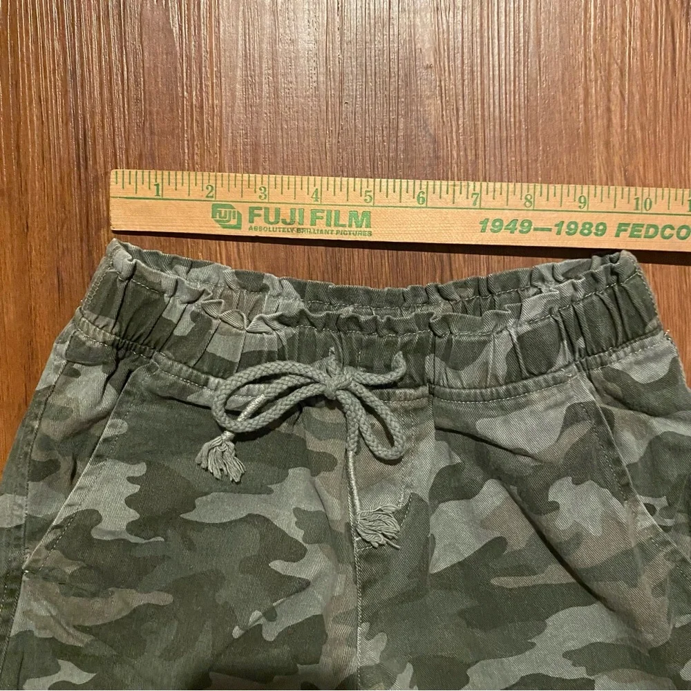 Justice Shorts Camo pull on size 8 rolled hem elastic‎ waist drawstring